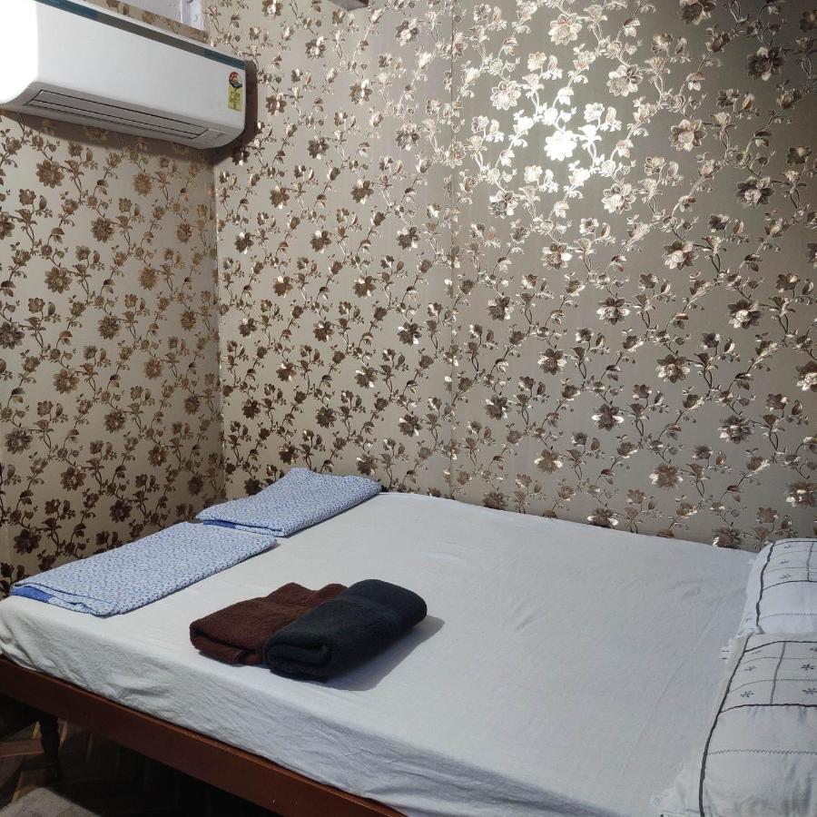 Ira Homestay Mathura - Divine Spiritual Stay Rom bilde