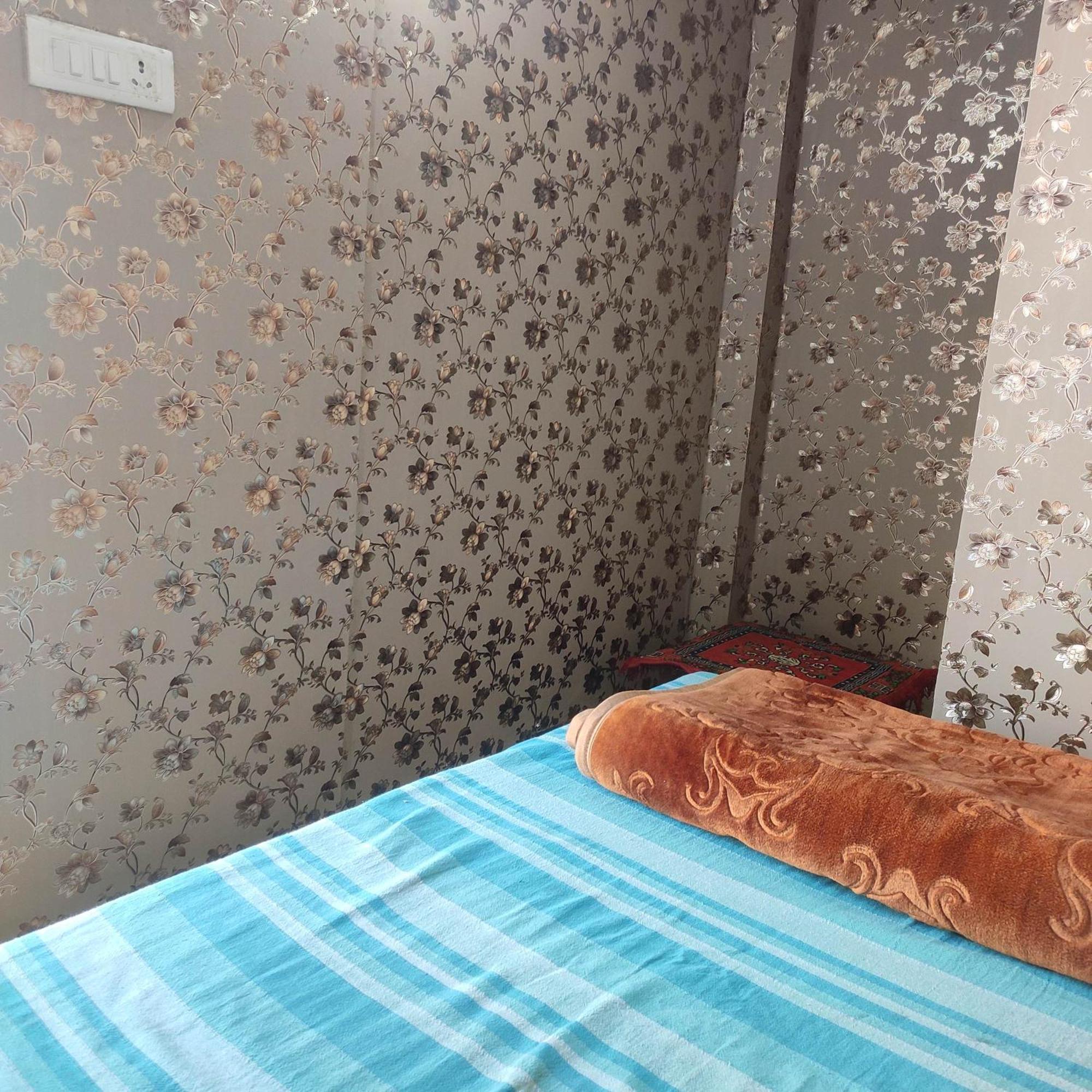 Ira Homestay Mathura - Divine Spiritual Stay Rom bilde